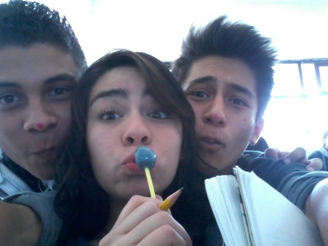 un amigo mi crush y al mas motivado de todos