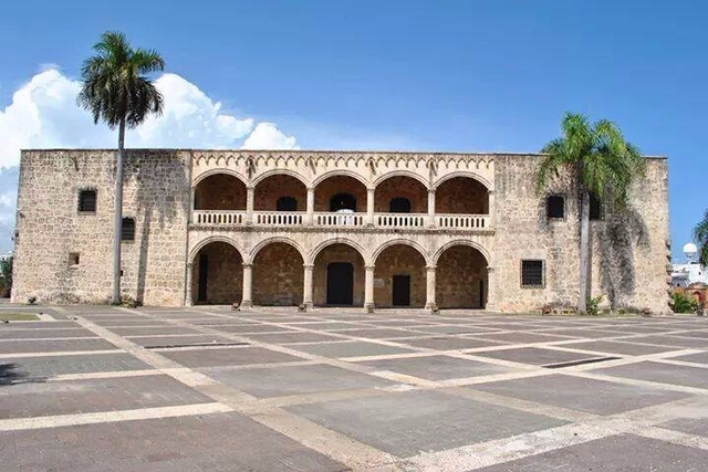 Arte Gótico en Rep. Dom. / (Museo Alcázar de Colón)