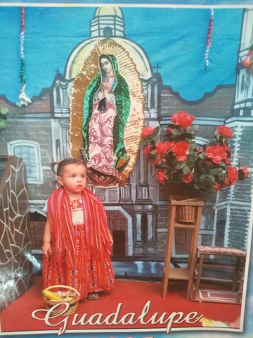 me llevaron a yanga a la proceccion de la virguen maria el 12 de diciembre ,mi mama me vistio por primera vez de indita.