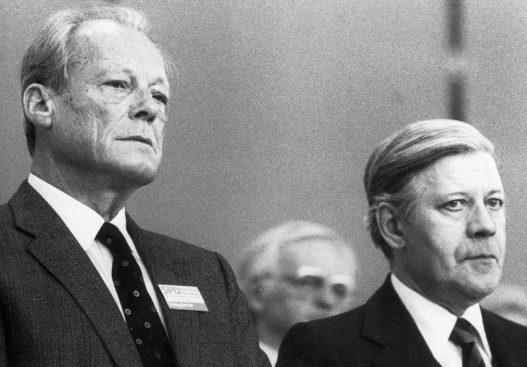 Helmut Schmidt giunge a Minsk per discutere con i membri dell'Europa Libera