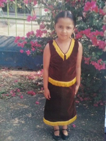 fue el dia de mi primer bailable , en la escuela campos y lopez, el 10 de mayo, ese dia bailamos una cancion llamada las cacerolas. .