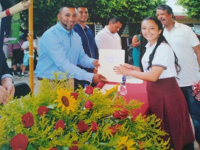 fue mi clausura de la secundaria ,mi padrino me regalo un telefo,