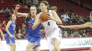 el primer encuentro de baloncesto femeni­no