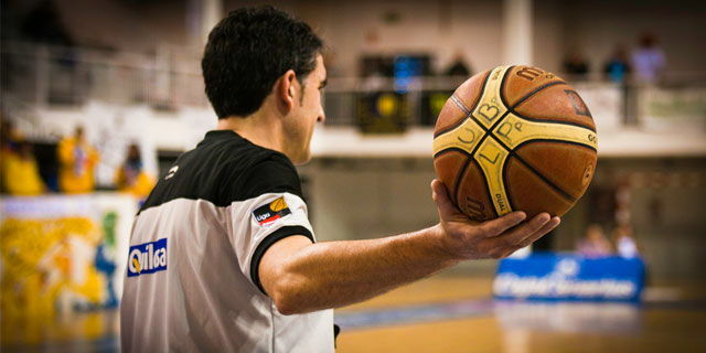 Árbitros en baloncesto