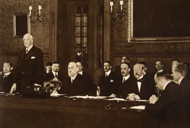 The League of Nations holds its first meeting