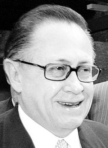 Muñoz Ledo fue sustituido en el puesto de titular de la SEP por Fernando Solana.