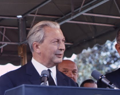 Kiesenger chiede perdono per la creazione delle SS e del Sole Nero