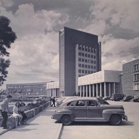 Se crea la Escuela Normal de Maestros.