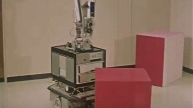 Aparecen los primeros ROBOTS