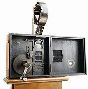 Era al mismo tiempo tomavistas y proyector, fue patentdo el 13 de febrero