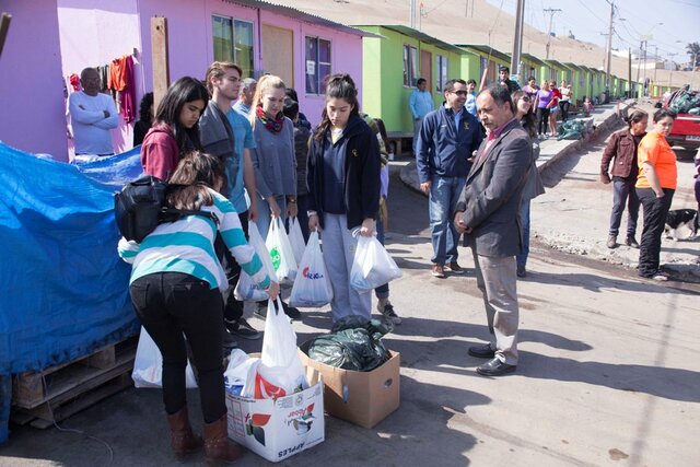 Se comienza a distribuir alimentación entre las personas damnificadas