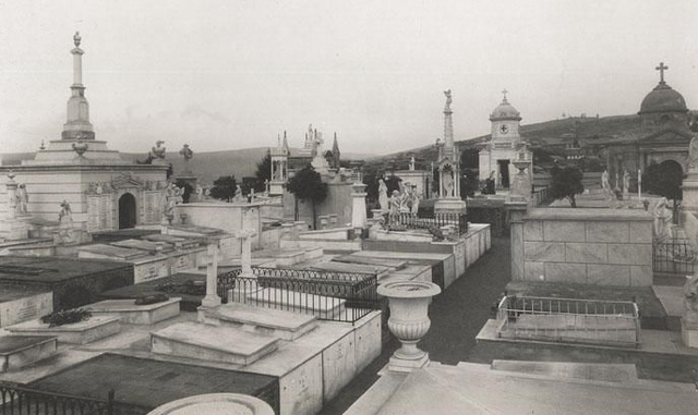 Ley de secularización de cementerios.