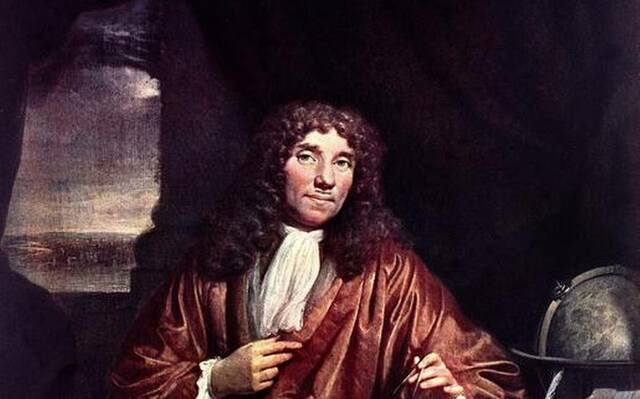 Antonie van Leeuwenhoek says to the Royal Society that the particles he found in his tests were living organisms
