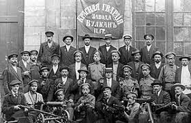 Trotsky organizes Red Guard to defend Petrograd