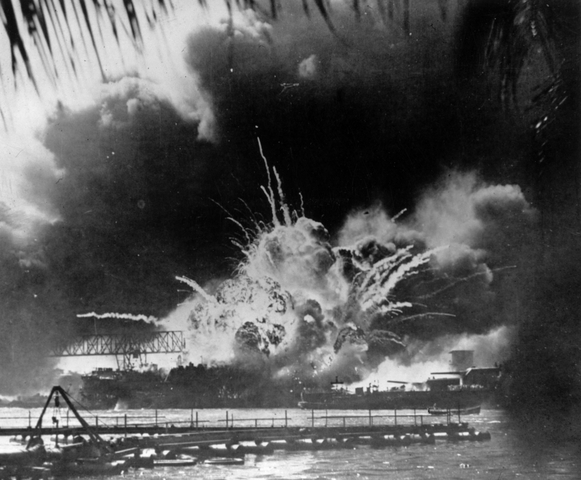 Ataque Japonés sobre la base naval americana de "Pearl Harbor"
