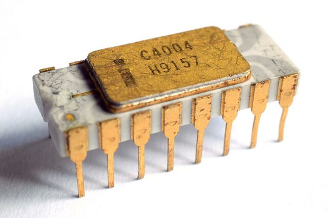El Intel 4004