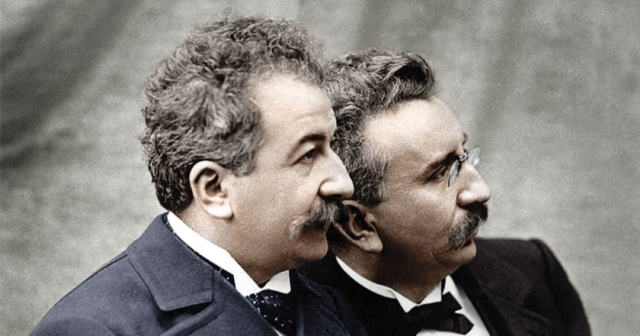 Primera placa a color.