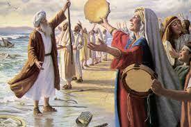 Cuando los israelitas cruzaron el mar Rojo, Moisés dirigió un culto de acción de gracias