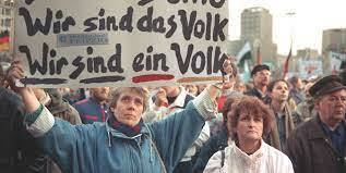 In Leipzig demonstrieren 70.000 mit der Losung „Wir sind das Volk“