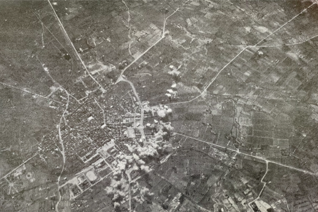 R: Bombardeig a les case de la ciutat