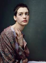 Los Miserables: Fantine lanetik botatzen dute.