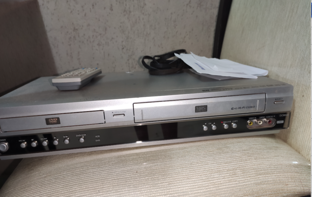 Reprodutor DVD e videocassete