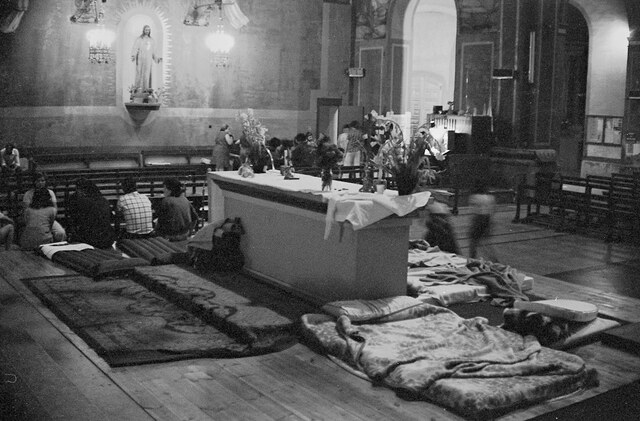 Tancada de dones de Motor Ibèrica a la parròquia de Sant Andreu de Palomar.