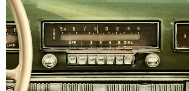 la radio en el automovil