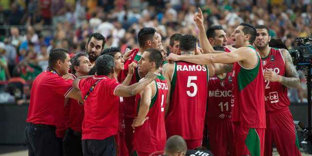 El equipo de Baloncesto 12 guerreros luchan por los juegos Olímpicos de Río