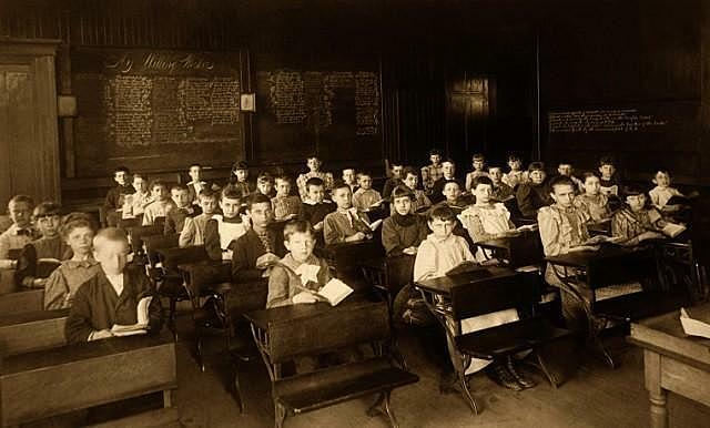 Transición de la educación domestica a la educación colonial