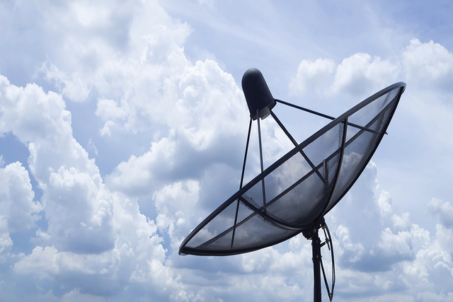 comunicación por satélites.