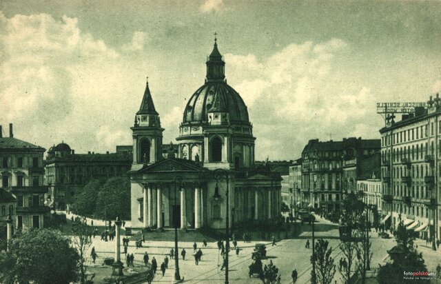 Soviets attempt to take Warsaw