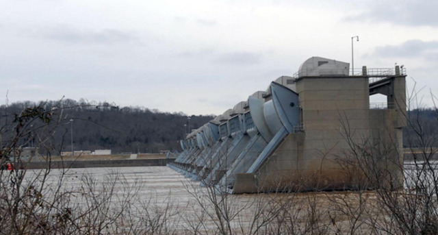 First dam specifically built to drive hydroelectric power plant on Willamette River