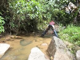 Problemas en relación con la ausencia de un alcantarillado eficiente.