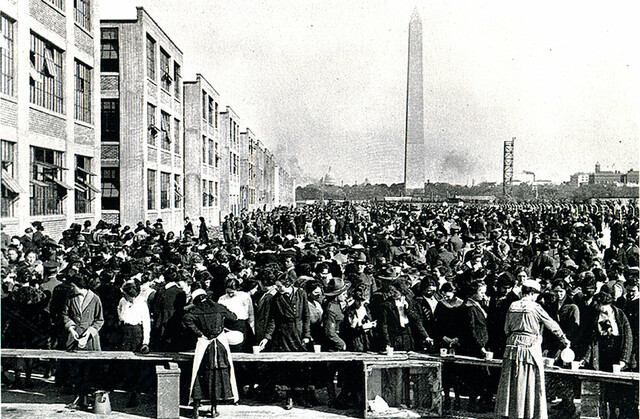 Picture of people serving hot chocolate to Workers from the Munitions Building