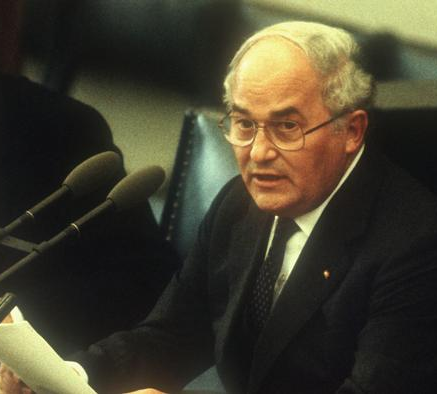 Barzel propone la Legge delle Divisioni al Reichstag