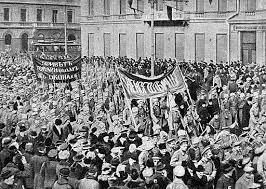 EL DEBATE DE LOS AÑOS SETENTA SOBRE LA INFLUENCIA DE LA ESCUELA EN LAS DESIGUALDADES SOCIALES.