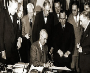 Estados Unidos emprende el Programa de Recuperación Europea, conocido como Plan Marshall.