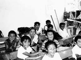 DEBATE DE LOS AÑOS SETENTA SOBRE LA INFLUENCIA  DE LA ESCUELA EN LAS DESIGUALDADES SOCIALES