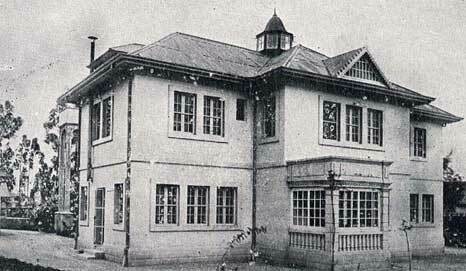 1917 Se crea el Laboratorio Samper Martínez.