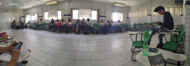 Clase de inglés antes de proyectar un vídeo