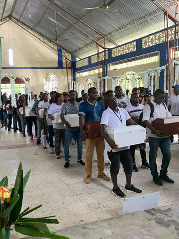 Bojayá despide a sus muertos