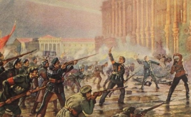 Trotsky organizes Red Guard to defend Petrograd