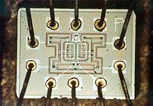 Jack Kilby, an engineer at Texas Instruments, demonstrates the world’s first integrated circuit