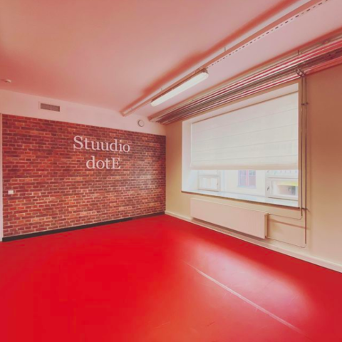 Valmis dotE uus PUNANE saal