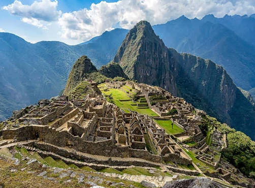 The Inca settle in the Cuzco Vally