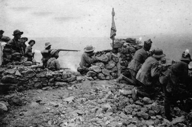 Desembarco de legionarios y regulares al mando de Franco