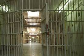 Bi presoen lekualdatzea Martutenera espetxera