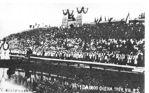 Pirmoji dainų šventė