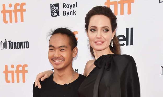 Υιοθέτησε το πρωτο της παιδι, τον Μάντοξ